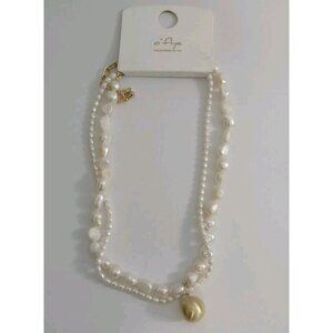 NEW Woman White Pearl Necklace With Golden Pendant